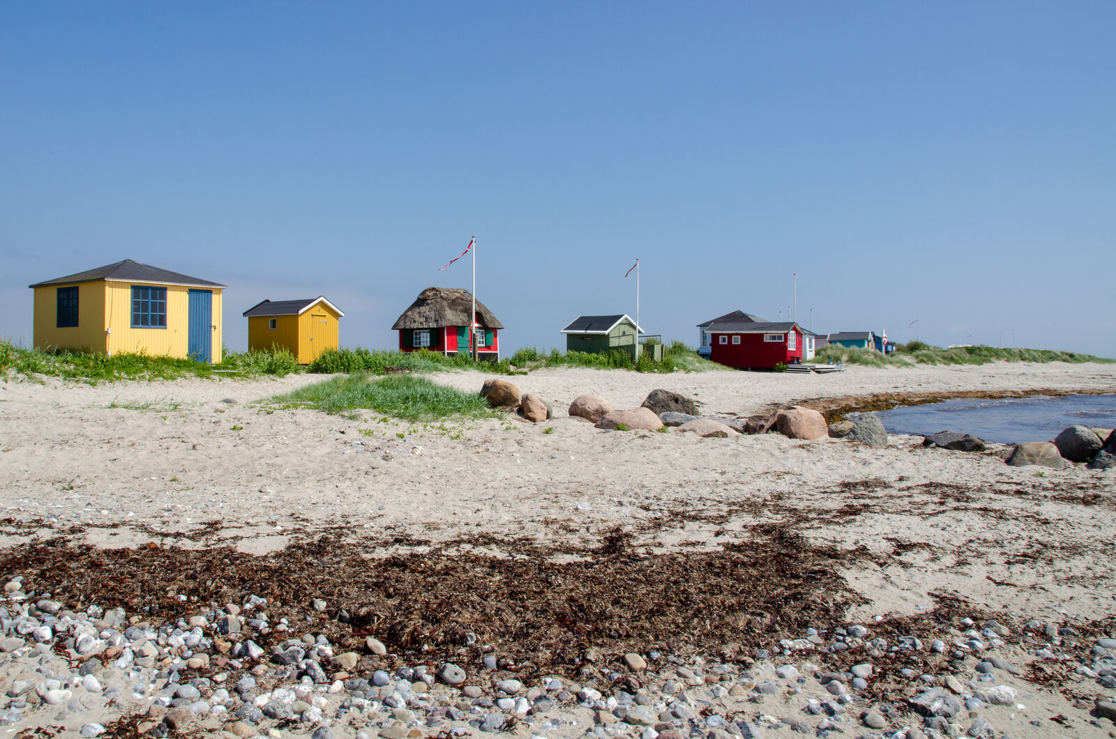 Strand auf Ärö mit Bedehäuschen