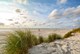 Blick auf schöne Landschaft mit Strand und Sanddünen in der Nähe von Henne Strand, Nordseelandschaft Jütland Dänemark